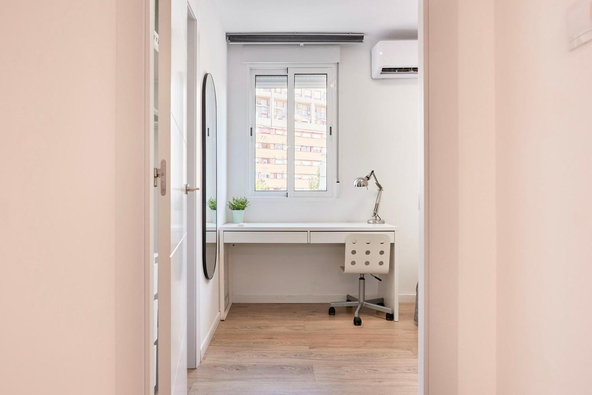 Apartament Spacious, Sunny Flat By Of Arts & Sciences